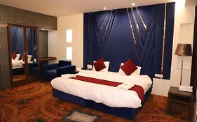 Hotel Billionaire Inn